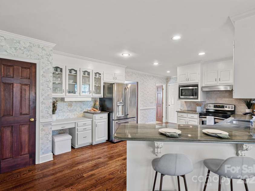 1624 Chadmore Lane, Concord, NC 28027.  MLS# CAR4234626, YatesRealty ID 24536. Kitchen