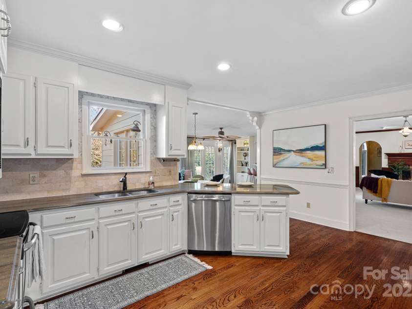 1624 Chadmore Lane, Concord, NC 28027.  MLS# CAR4234626, YatesRealty ID 24536. Kitchen