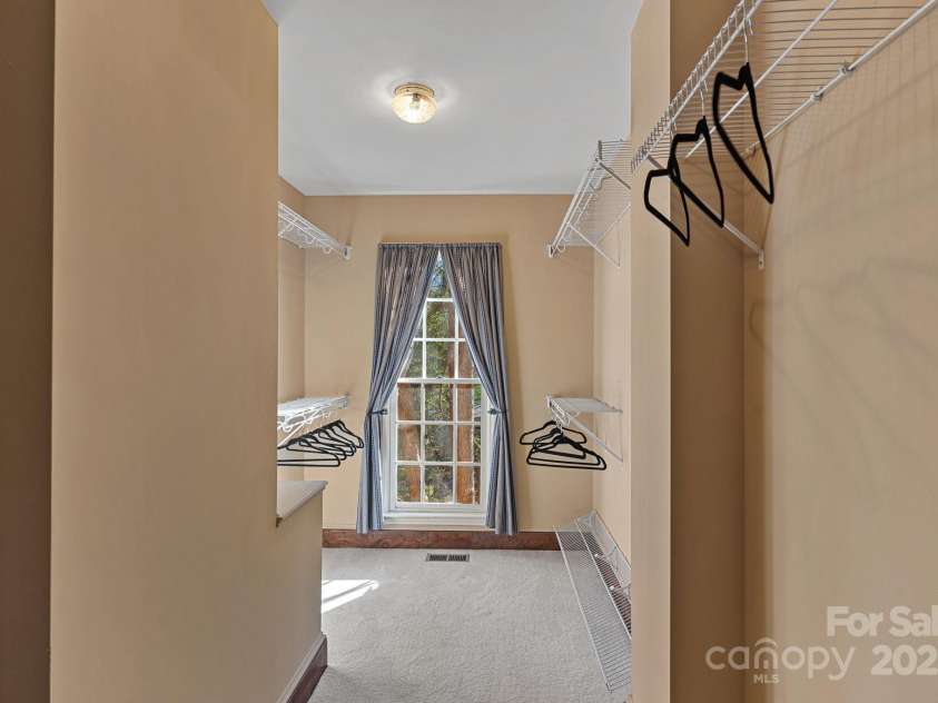 1624 Chadmore Lane, Concord, NC 28027.  MLS# CAR4234626, YatesRealty ID 24536. Primary Walk-In-Closet