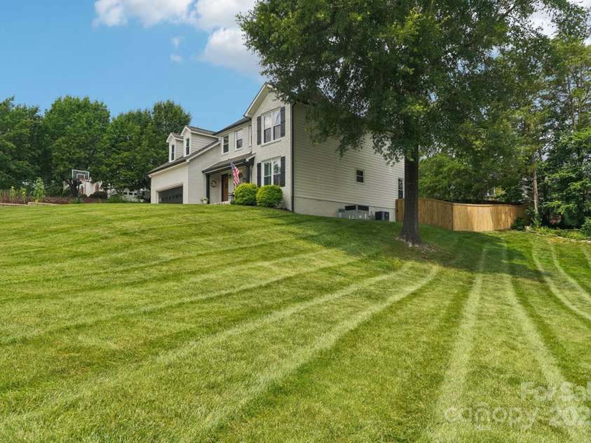 207 Spaniel Drive, Concord, NC 28025.  MLS# CAR4267975, YatesRealty ID 24537. 
