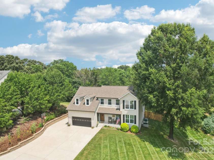 207 Spaniel Drive, Concord, NC 28025.  MLS# CAR4267975, YatesRealty ID 24537. 