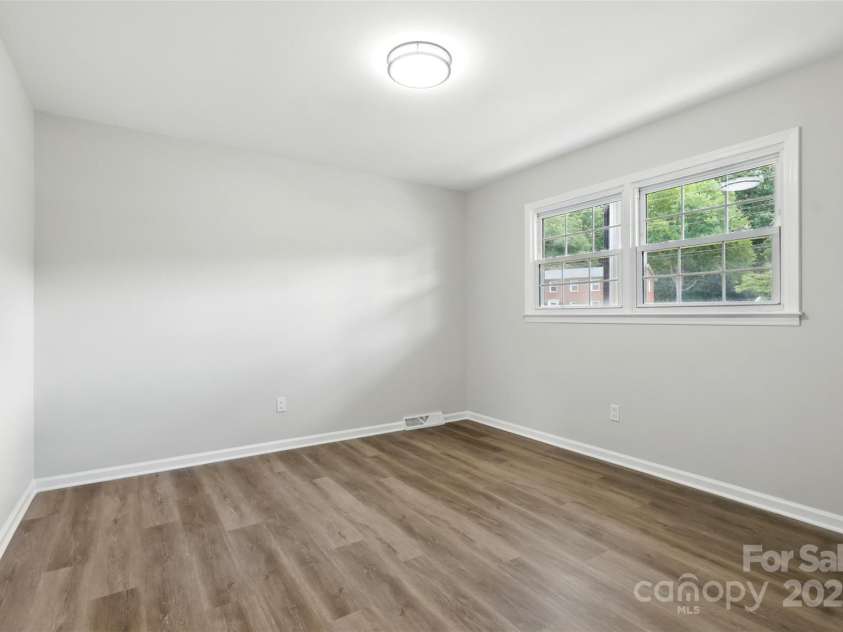 1735 Hollandale Drive, Gastonia, NC 28054.  MLS# CAR4263571, YatesRealty ID 24538. 