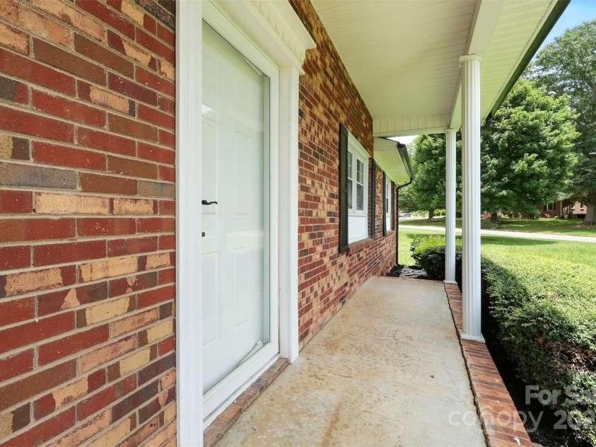 1735 Hollandale Drive, Gastonia, NC 28054.  MLS# CAR4263571, YatesRealty ID 24538. 