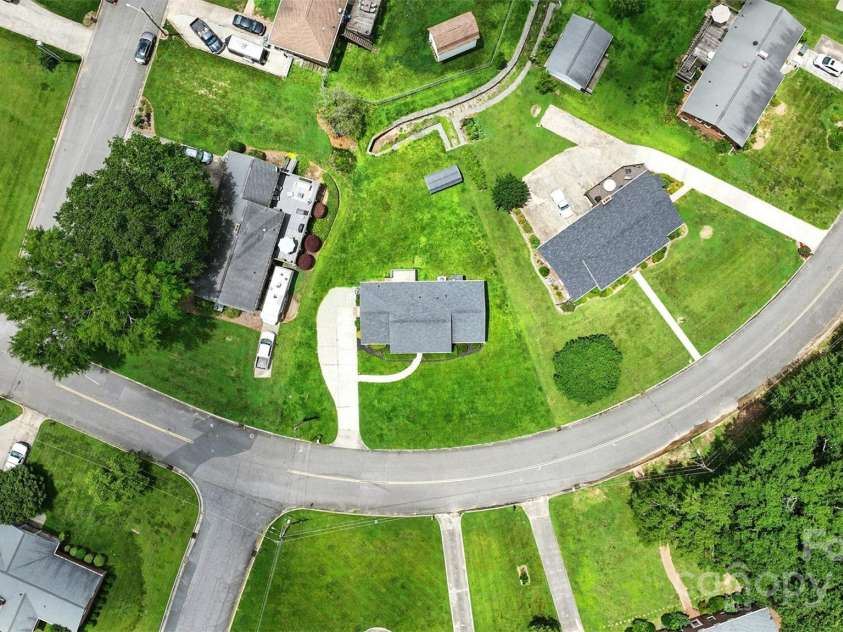 1735 Hollandale Drive, Gastonia, NC 28054.  MLS# CAR4263571, YatesRealty ID 24538. 