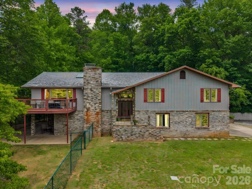 656 Cashiers Valley Road, Brevard, NC 28712.  MLS# CAR4382914, YatesRealty ID 24538. 
