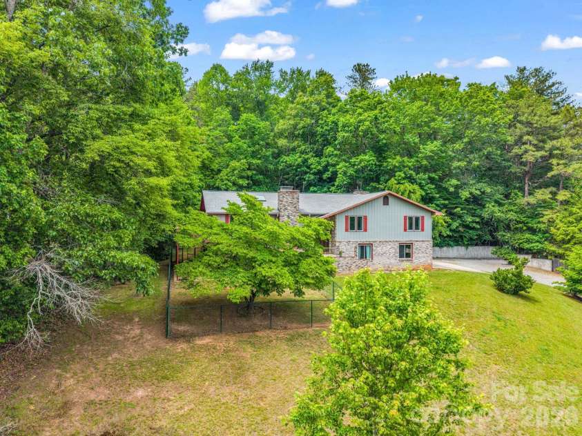 656 Cashiers Valley Road, Brevard, NC 28712.  MLS# CAR4382914, YatesRealty ID 24538. 