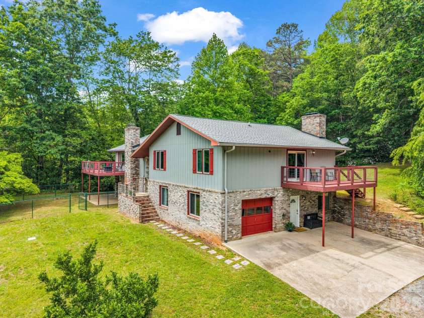 656 Cashiers Valley Road, Brevard, NC 28712.  MLS# CAR4382914, YatesRealty ID 24538. 