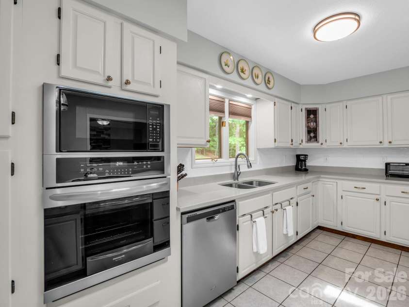 656 Cashiers Valley Road, Brevard, NC 28712.  MLS# CAR4382914, YatesRealty ID 24538. 