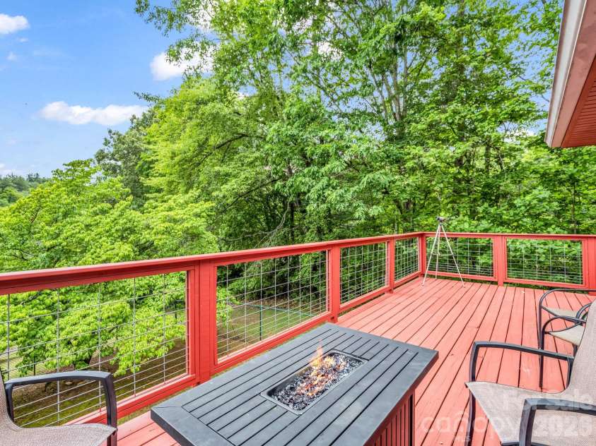 656 Cashiers Valley Road, Brevard, NC 28712.  MLS# CAR4382914, YatesRealty ID 24538. 