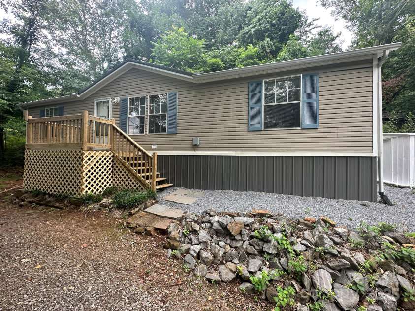 205 Westwood Avenue, Swannanoa, NC 28778.  MLS# CAR4217355, YatesRealty ID 2454. 