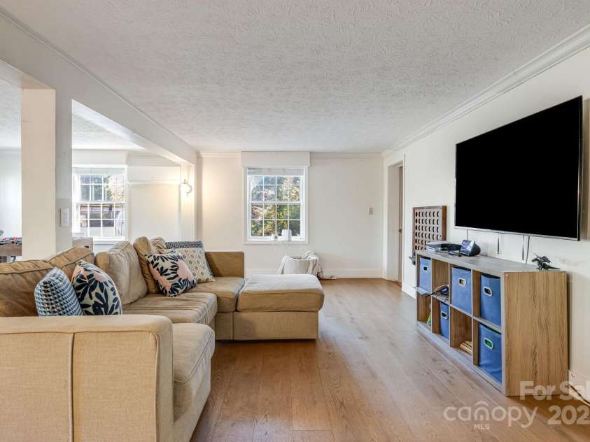 203 Davis Mountain Road, Laurel Park, NC 28739.  MLS# CAR4332728, YatesRealty ID 24540. Game room, family room