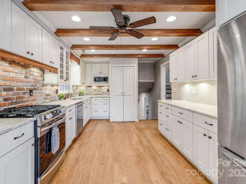 203 Davis Mountain Road, Laurel Park, NC 28739.  MLS# CAR4332728, YatesRealty ID 24540. Timeless kitchen design