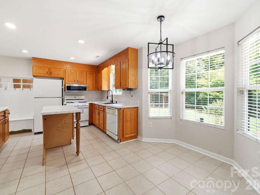 5226 Rockwood Road, Charlotte, NC 28216.  MLS# CAR4403218, YatesRealty ID 24541. 