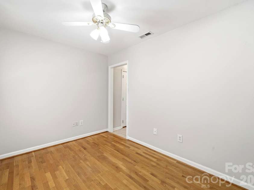5226 Rockwood Road, Charlotte, NC 28216.  MLS# CAR4403218, YatesRealty ID 24541. 