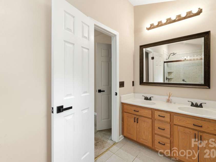 5226 Rockwood Road, Charlotte, NC 28216.  MLS# CAR4403218, YatesRealty ID 24541. 