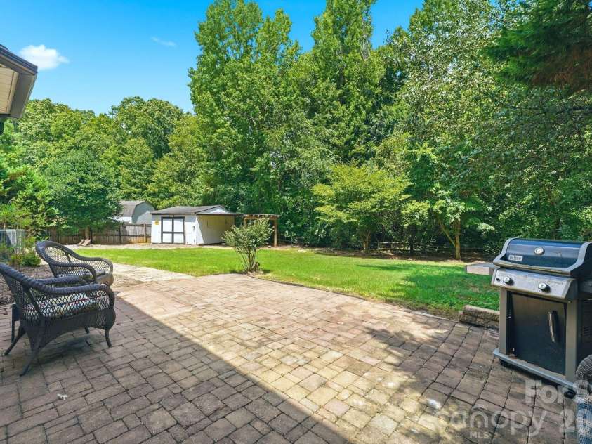 5226 Rockwood Road, Charlotte, NC 28216.  MLS# CAR4403218, YatesRealty ID 24541. 