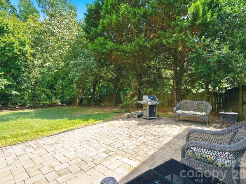 5226 Rockwood Road, Charlotte, NC 28216.  MLS# CAR4403218, YatesRealty ID 24541. 