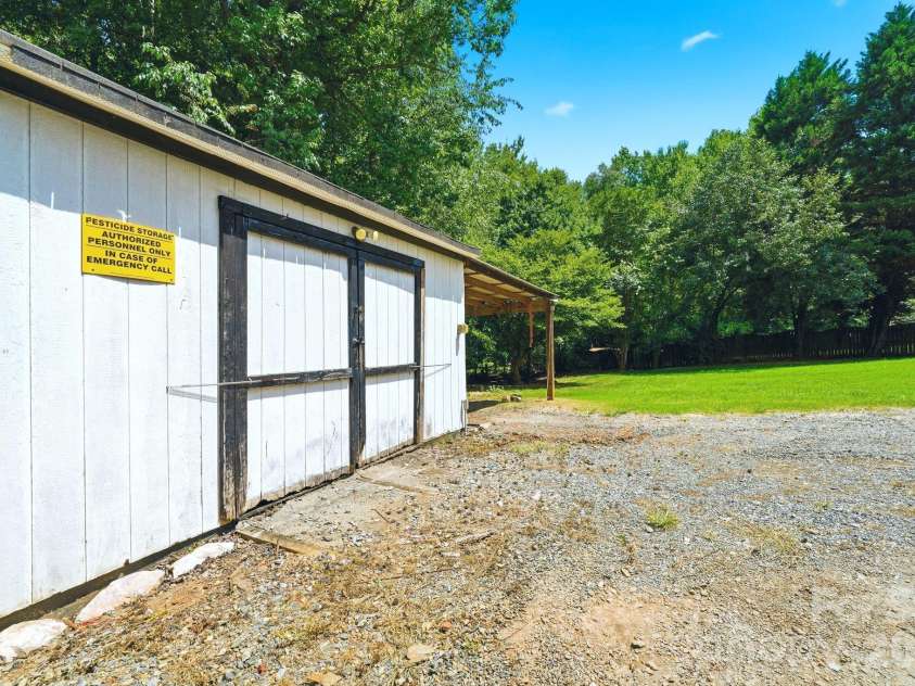 5226 Rockwood Road, Charlotte, NC 28216.  MLS# CAR4403218, YatesRealty ID 24541. 