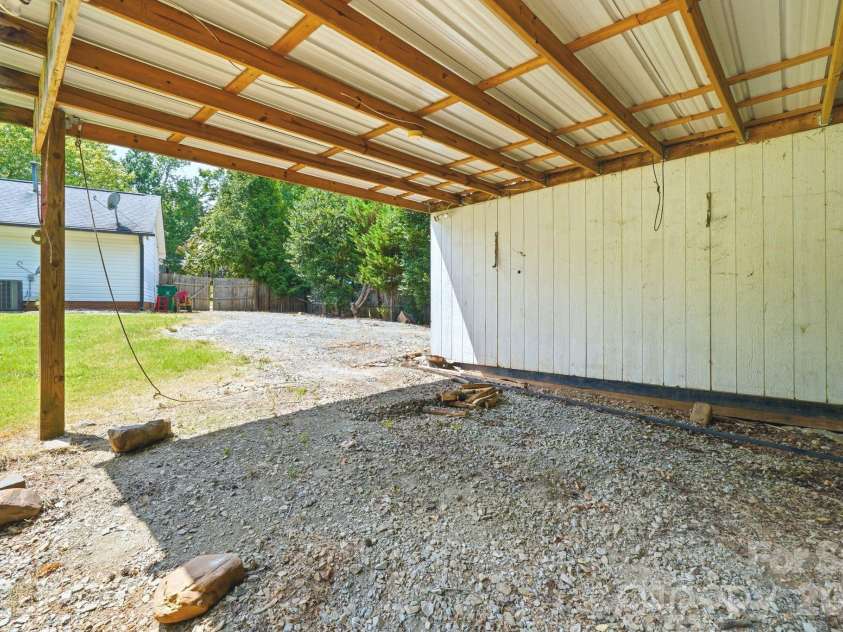 5226 Rockwood Road, Charlotte, NC 28216.  MLS# CAR4403218, YatesRealty ID 24541. 