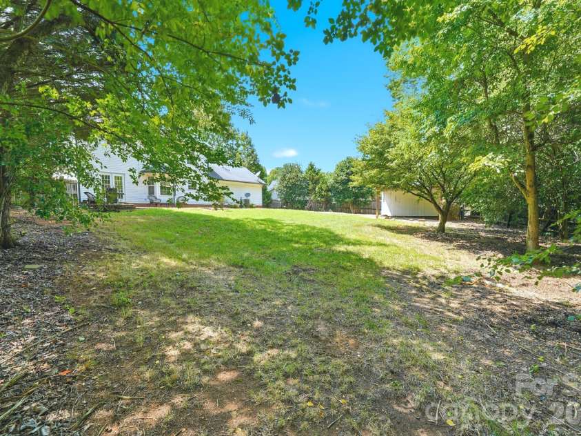 5226 Rockwood Road, Charlotte, NC 28216.  MLS# CAR4403218, YatesRealty ID 24541. 