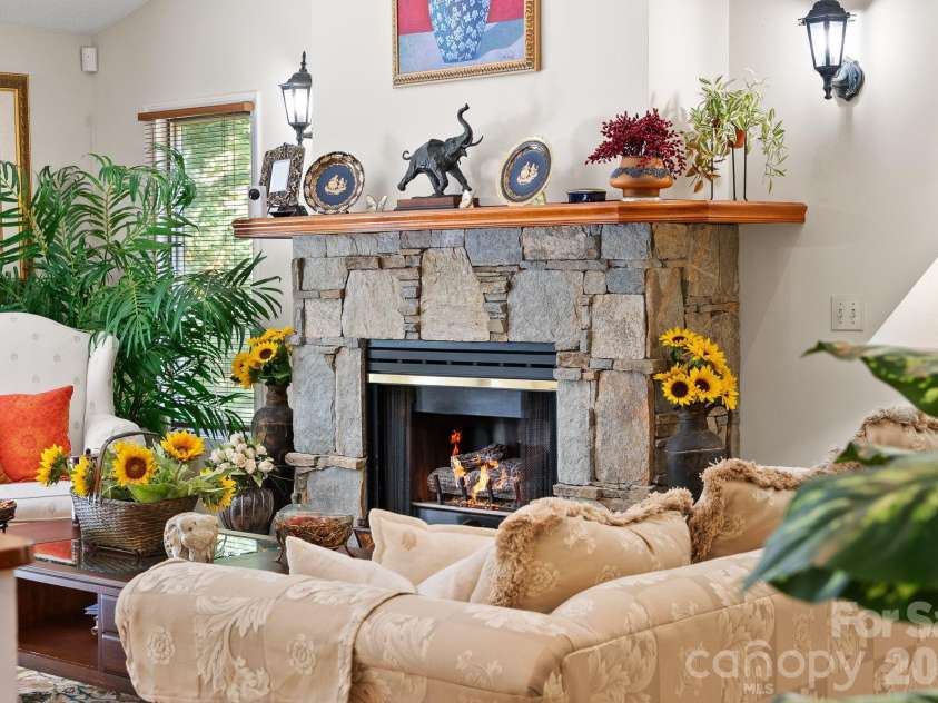 16 Zachary Ridge Road, Asheville, NC 28804.  MLS# CAR4376001, YatesRealty ID 24544. 