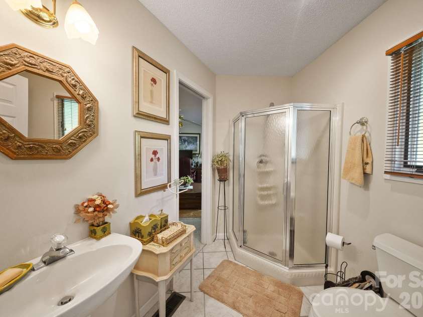16 Zachary Ridge Road, Asheville, NC 28804.  MLS# CAR4376001, YatesRealty ID 24544. 