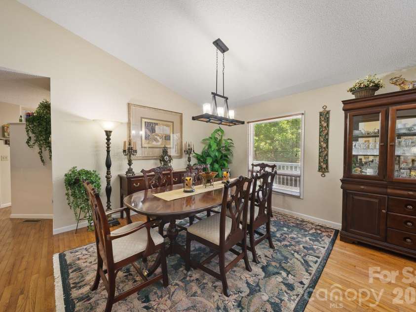 16 Zachary Ridge Road, Asheville, NC 28804.  MLS# CAR4376001, YatesRealty ID 24544. 