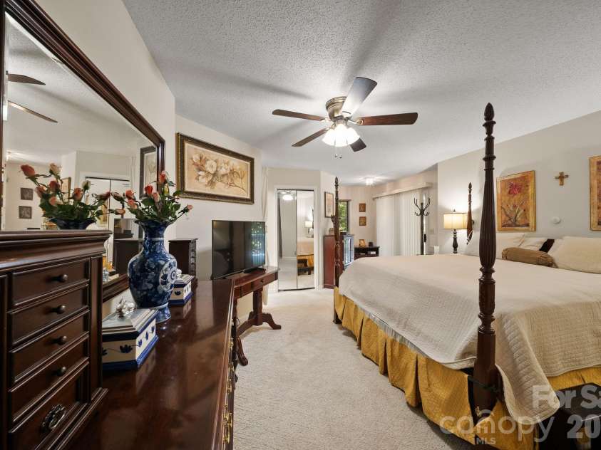 16 Zachary Ridge Road, Asheville, NC 28804.  MLS# CAR4376001, YatesRealty ID 24544. 