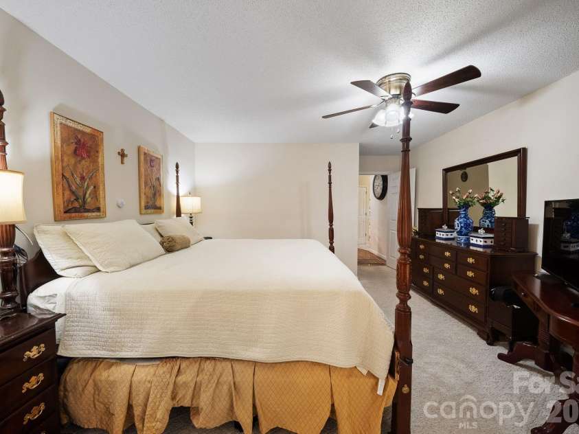 16 Zachary Ridge Road, Asheville, NC 28804.  MLS# CAR4376001, YatesRealty ID 24544. 