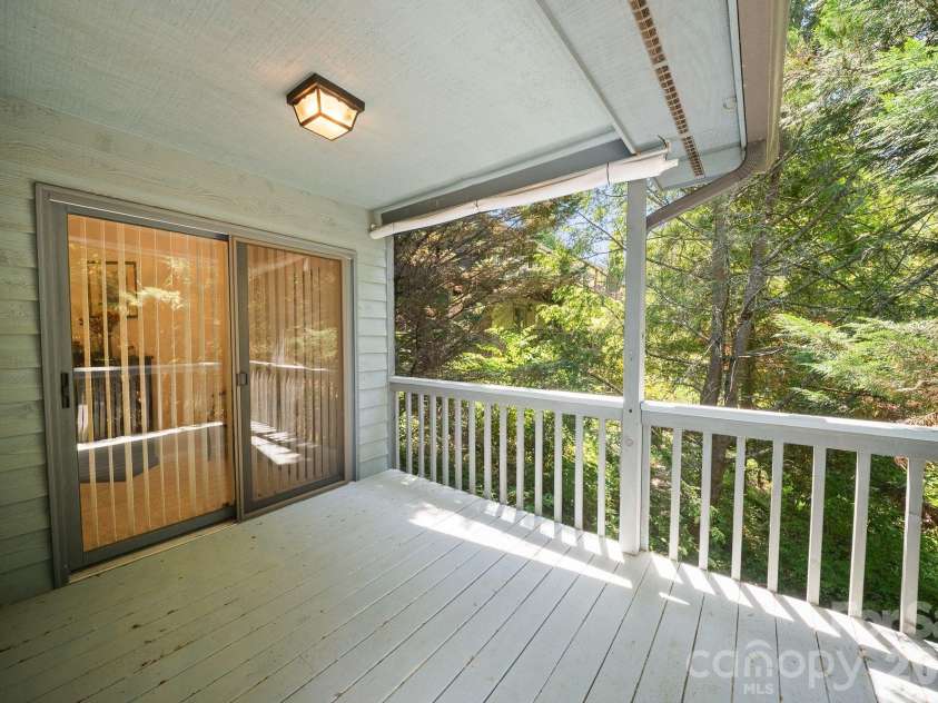16 Zachary Ridge Road, Asheville, NC 28804.  MLS# CAR4376001, YatesRealty ID 24544. 