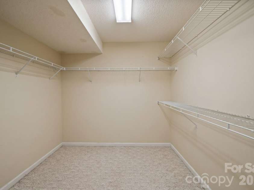 16 Zachary Ridge Road, Asheville, NC 28804.  MLS# CAR4376001, YatesRealty ID 24544. 