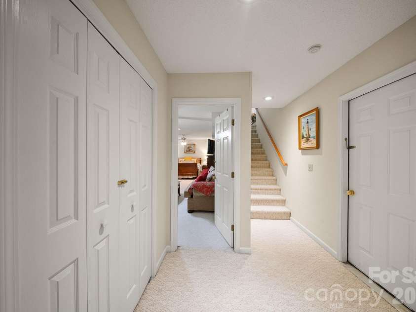16 Zachary Ridge Road, Asheville, NC 28804.  MLS# CAR4376001, YatesRealty ID 24544. 
