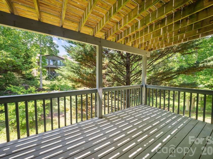 16 Zachary Ridge Road, Asheville, NC 28804.  MLS# CAR4376001, YatesRealty ID 24544. 