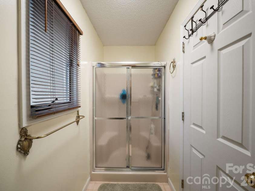 16 Zachary Ridge Road, Asheville, NC 28804.  MLS# CAR4376001, YatesRealty ID 24544. 