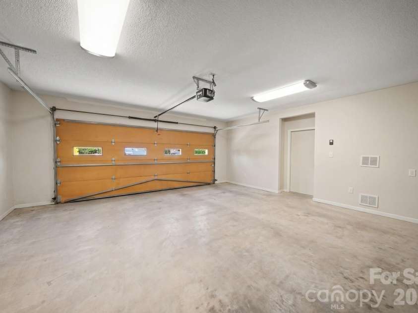 16 Zachary Ridge Road, Asheville, NC 28804.  MLS# CAR4376001, YatesRealty ID 24544. 