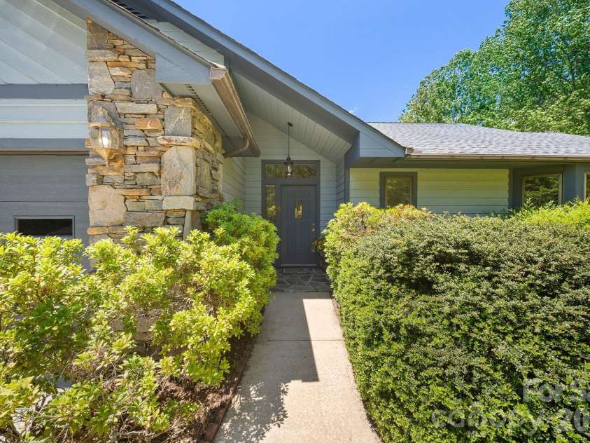 16 Zachary Ridge Road, Asheville, NC 28804.  MLS# CAR4376001, YatesRealty ID 24544. 