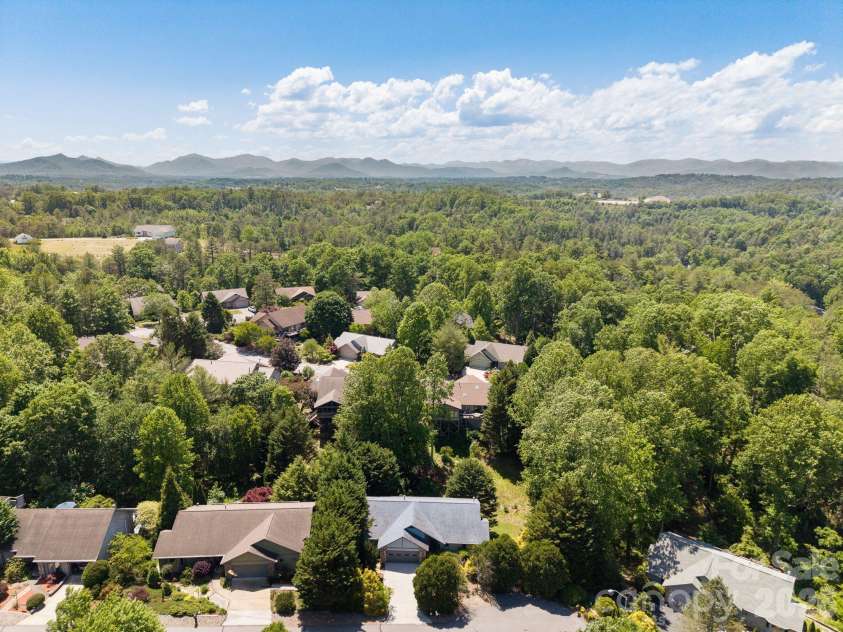 16 Zachary Ridge Road, Asheville, NC 28804.  MLS# CAR4376001, YatesRealty ID 24544. 