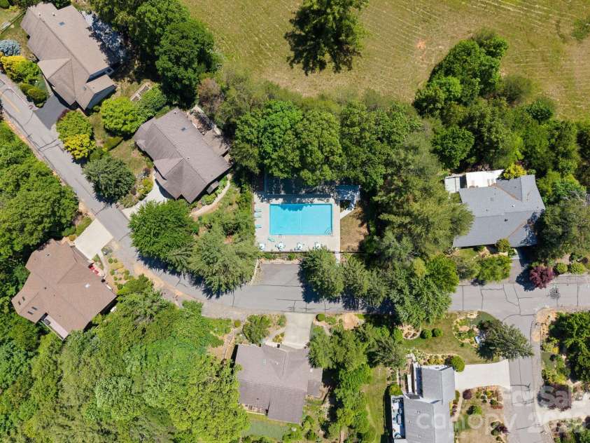16 Zachary Ridge Road, Asheville, NC 28804.  MLS# CAR4376001, YatesRealty ID 24544. 
