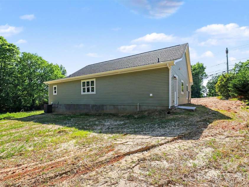 1452 Robinwood Road, Gastonia, NC 28054.  MLS# CAR4366312, YatesRealty ID 24545. 