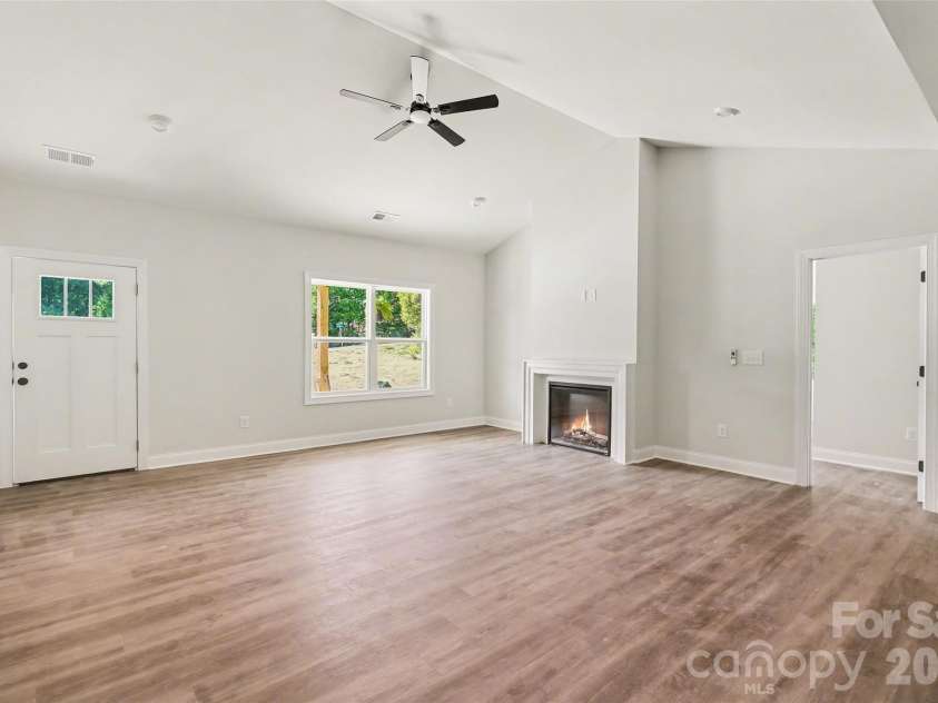 1452 Robinwood Road, Gastonia, NC 28054.  MLS# CAR4366312, YatesRealty ID 24545. Vaulted ceiling