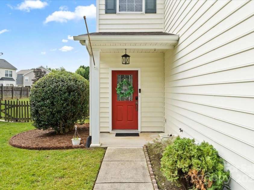 2527 Fossil Stone Lane, Fort Mill, SC 29708.  MLS# CAR4271300, YatesRealty ID 24545. 