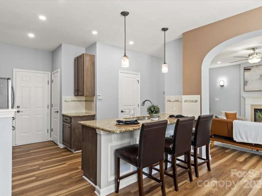 2527 Fossil Stone Lane, Fort Mill, SC 29708.  MLS# CAR4271300, YatesRealty ID 24545. 