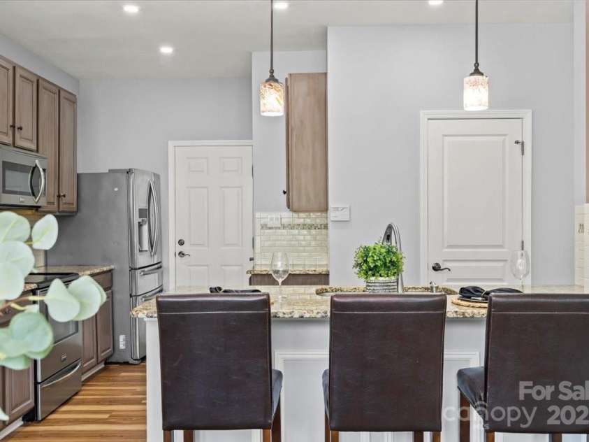 2527 Fossil Stone Lane, Fort Mill, SC 29708.  MLS# CAR4271300, YatesRealty ID 24545. 