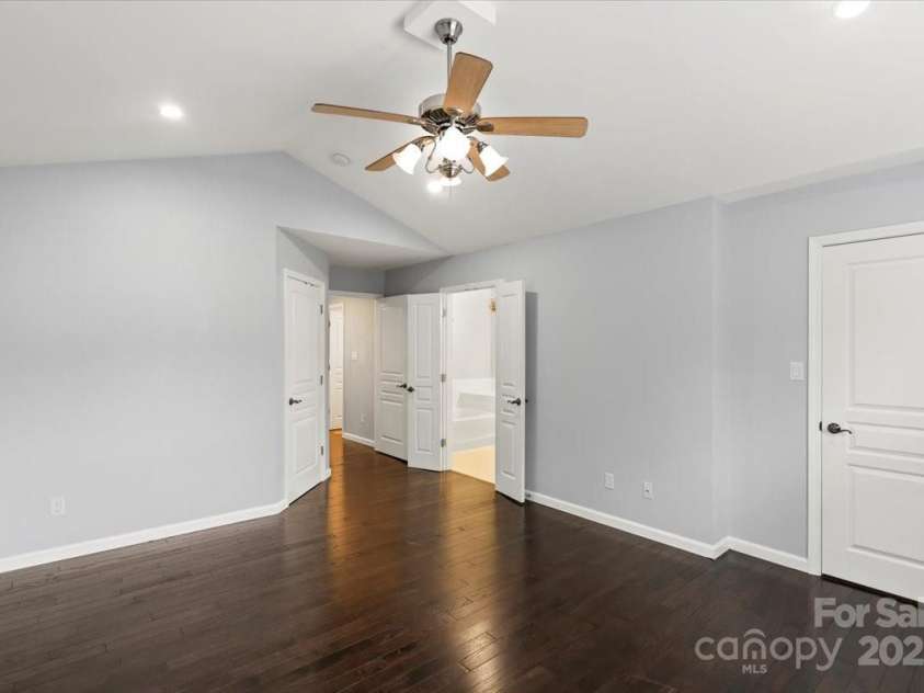 2527 Fossil Stone Lane, Fort Mill, SC 29708.  MLS# CAR4271300, YatesRealty ID 24545. 