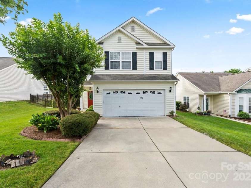 2527 Fossil Stone Lane, Fort Mill, SC 29708.  MLS# CAR4271300, YatesRealty ID 24545. 