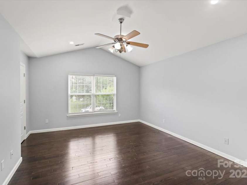 2527 Fossil Stone Lane, Fort Mill, SC 29708.  MLS# CAR4271300, YatesRealty ID 24545. Primary bedroom with vaulted ceilings