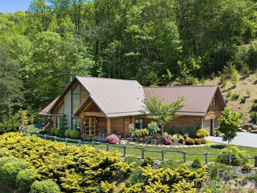 201 Flowering Ridge, Canton, NC 28716.  MLS# CAR4382590, YatesRealty ID 24546. 