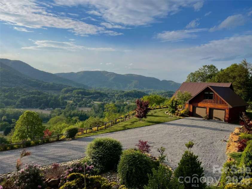 201 Flowering Ridge, Canton, NC 28716.  MLS# CAR4382590, YatesRealty ID 24546. 