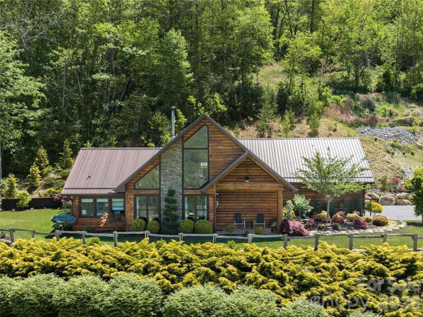 201 Flowering Ridge, Canton, NC 28716.  MLS# CAR4382590, YatesRealty ID 24546. 
