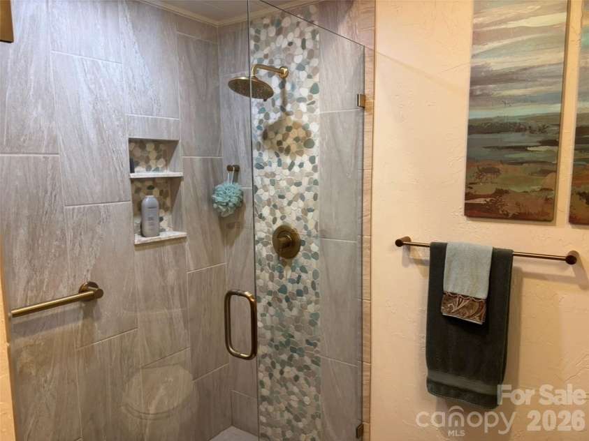 201 Flowering Ridge, Canton, NC 28716.  MLS# CAR4382590, YatesRealty ID 24546. 